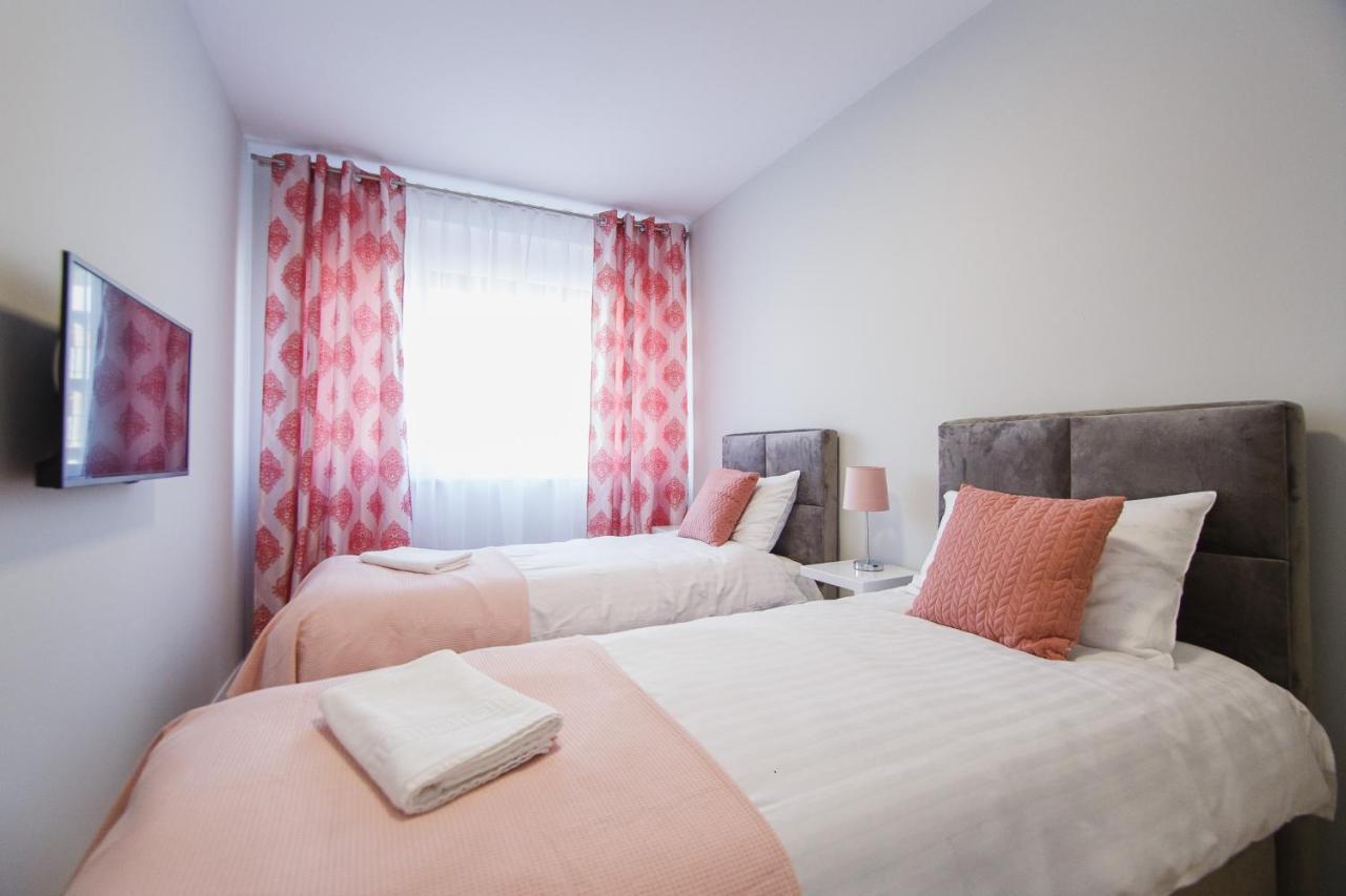 Retreat To A Stylish Home At West Residence Oradea Eksteriør billede