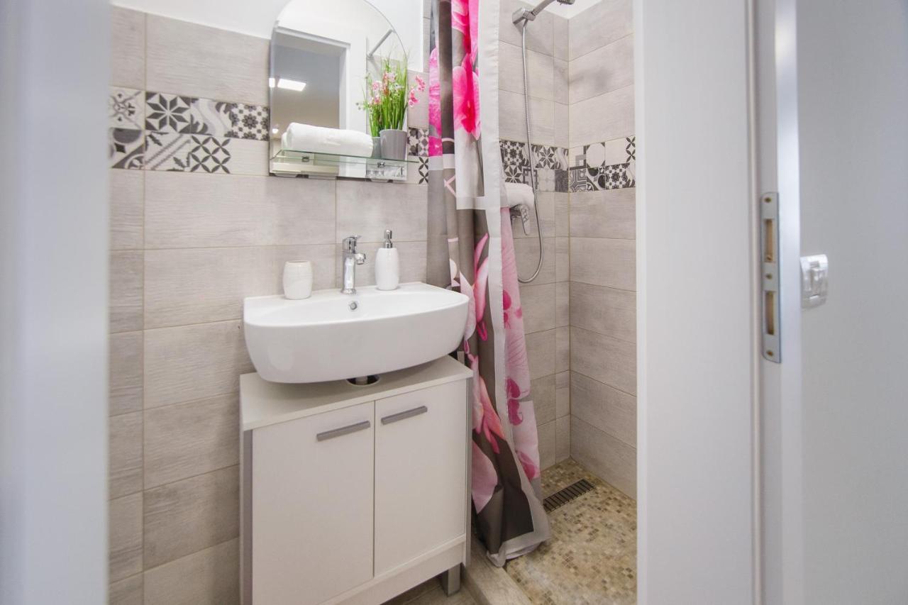 Retreat To A Stylish Home At West Residence Oradea Eksteriør billede
