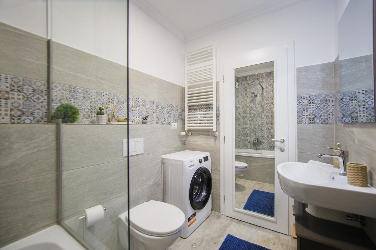 Retreat To A Stylish Home At West Residence Oradea Eksteriør billede