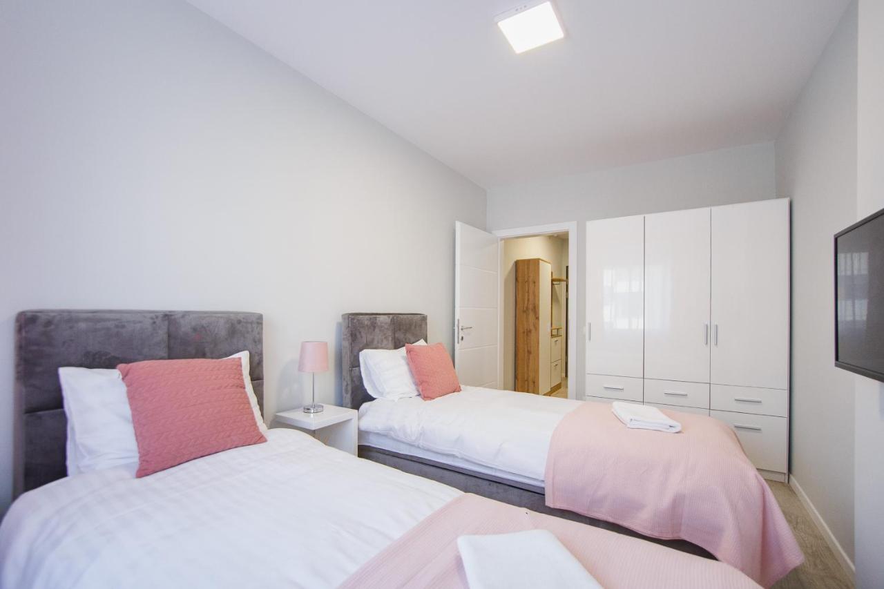 Retreat To A Stylish Home At West Residence Oradea Eksteriør billede